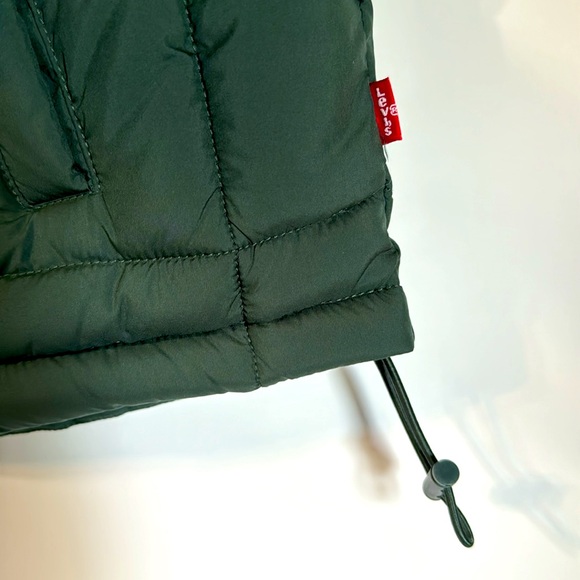 Levi’s Women’s Box Quilted Puffer Jacket Green Size M NWT - Picture 12 of 17